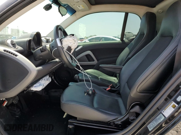 2015 Smart fortwo Passion z VIN WMEEJ3BA5FK819174, wystawiony jako Copart lot #53205005 z przebiegiem 78 364 mil mil oraz Szkody całkowita. Historia ofert i sprzedaży dostępna na DreamBid. Obrazek 7.