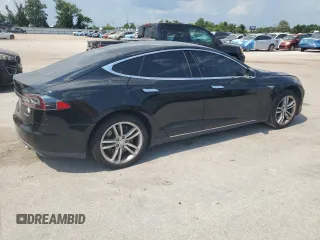 2013 Tesla Model S z VIN 5YJSA1DN6DFP20864, wystawiony jako Copart lot #66708325 z przebiegiem 179 928 mil mil oraz Czysty tytuł • Clean title. Historia ofert i sprzedaży dostępna na DreamBid. Obrazek 3.