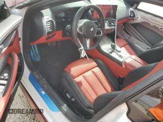 2024 BMW 8 Series 840i z VIN WBAGV2C02RCR06229, wystawiony jako Copart lot #50919695 z przebiegiem 3462 mil mil oraz Szkody całkowita. Historia ofert i sprzedaży dostępna na DreamBid. Obrazek 8.