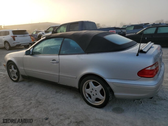 2000 Mercedes-Benz CLK-Class with VIN WDBLK70G3YT028400, listed as a Copart auction lot 77657964 with 0 mi miles and Salvage Title. Bid and sale history available at carsss.com. Image 2.