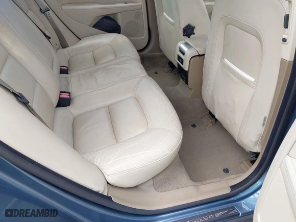 2012 Volvo S80 3.2L with VIN YV1952AS0C1152082, listed as a IAAI auction lot 41710113 with 85086 miles. Bid and sale history available at carsss.com. Image 8.