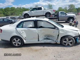 2008 Volkswagen Jetta SE with VIN 3VWRZ71KX8M192099, listed as a IAAI auction lot 42198564 with 125,699 mi miles and . Bid and sale history available at DreamBid. Image 13.