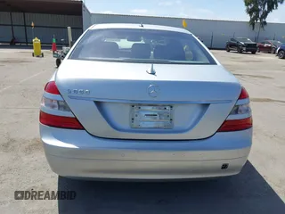 2007 Mercedes-Benz S 550 z VIN WDDNG71X77A018785, wystawiony jako IAAI lot #42114156 z przebiegiem 177 269 mil mil oraz . Historia ofert i sprzedaży dostępna na DreamBid. Obrazek 16.