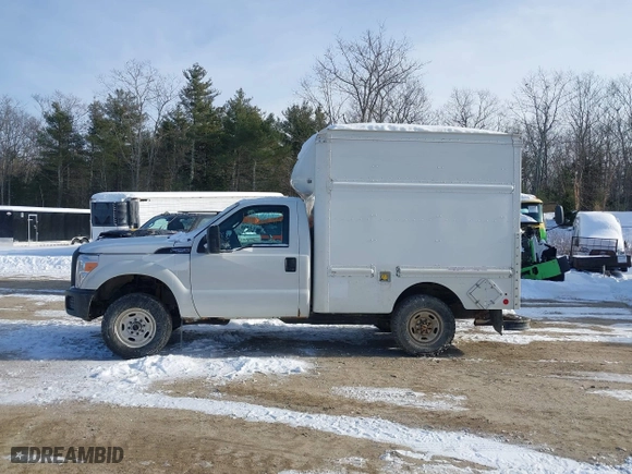 2015 Ford Super Duty F-250 SRW XL with VIN 1FDBF2B61FEA47596, listed as a IAAI auction lot 41430164 with 595,329 mi miles. Bid and sale history available at carsss.com. Image 14.