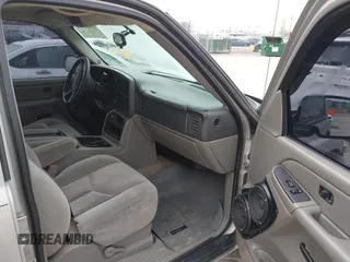 2005 Chevrolet Tahoe LS z VIN 1GNEK13T15J125805, wystawiony jako IAAI lot #41490443 z przebiegiem Nie podano mil oraz . Historia ofert i sprzedaży dostępna na DreamBid. Obrazek 5.