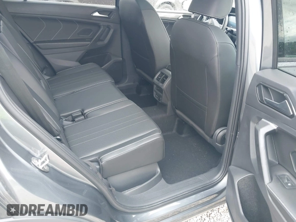 2024 Volkswagen Tiguan SE R-Line Black with VIN 3VV8B7AX1RM181025, listed as a IAAI auction lot 42131070 with 5,497 mi miles and . Bid and sale history available at DreamBid. Image 8.