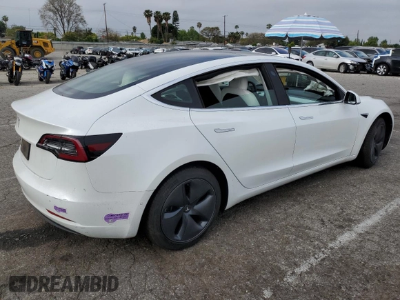 2019 Tesla Model 3 Mid Range z VIN 5YJ3E1EAXKF429382, wystawiony jako Copart lot #56172625 z przebiegiem Nie podano mil oraz Szkoda całkowita • Salvage title. Historia ofert i sprzedaży dostępna na DreamBid. Obrazek 3.