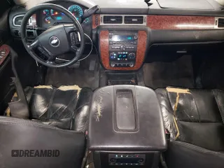 2008 Chevrolet Tahoe 2LT z VIN 1GNFC13078R152116, wystawiony jako Copart lot #42241295 z przebiegiem 224 882 mil mil oraz Czysty tytuł • Clean title. Historia ofert i sprzedaży dostępna na DreamBid. Obrazek 8.