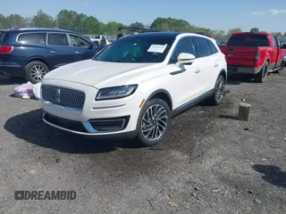 2019 Lincoln Nautilus Reserve z VIN 2LMPJ8L98KBL14453, wystawiony jako IAAI lot #41984751 z przebiegiem 56 064 mil mil oraz . Historia ofert i sprzedaży dostępna na DreamBid. Obrazek 19.