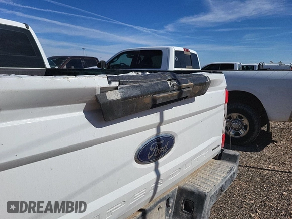 2018 Ford Super Duty F-250 SRW XL with VIN 1FT7W2B60JEC20107, listed as a IAAI auction lot 42133486 with 204,585 mi miles. Bid and sale history available at carsss.com. Image 1.