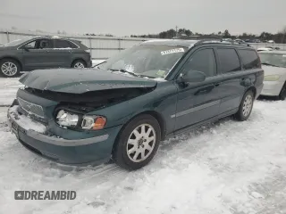 2001 Volvo V70 with VIN YV1SW61R712114990, listed as a Copart auction lot 41371175 with 155,049 mi miles and Clean Title. Bid and sale history available at carsss.com. Image 1.