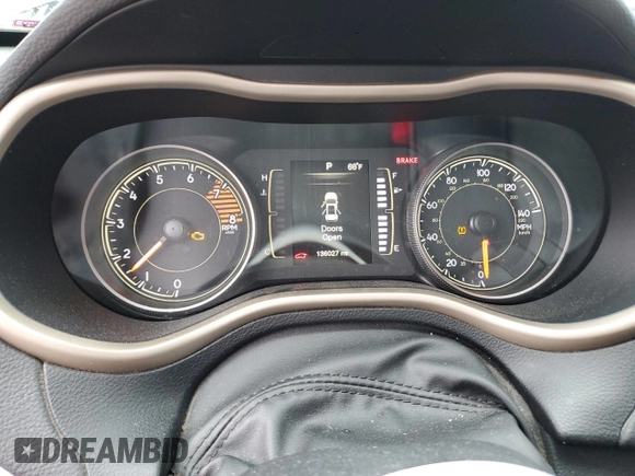 2016 Jeep Cherokee Latitude z VIN 1C4PJMCSXGW321339, wystawiony jako Copart lot #59955005 z przebiegiem 136 027 mil mil oraz Szkoda całkowita • Salvage title. Historia ofert i sprzedaży dostępna na DreamBid. Obrazek 9.