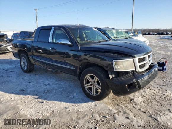2008 Dodge Dakota SXT z VIN 1D7HW38K28S580141, wystawiony jako Copart lot #42158265 z przebiegiem 239 953 mil mil oraz Szkoda całkowita • Salvage title. Historia ofert i sprzedaży dostępna na DreamBid. Obrazek 4.