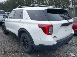 2022 Ford Explorer Timberline z VIN 1FMSK8JH8NGC38906, wystawiony jako IAAI lot #41620210 z przebiegiem 47 945 mil mil oraz . Historia ofert i sprzedaży dostępna na DreamBid. Obrazek 3.