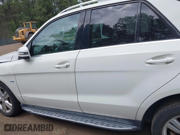 2012 Mercedes-Benz M ML 350 with VIN 4JGDA5HB1CA063846, listed as a IAAI auction lot 42032560 with 175,946 mi miles. Bid and sale history available at carsss.com. Image 14.
