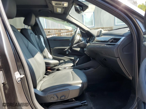 2020 BMW X1 xDrive28i with VIN WBXJG9C06L5P71539, listed as a Copart auction lot 68185654 with 51,652 mi miles and Salvage Title. Bid and sale history available at carsss.com. Image 7.