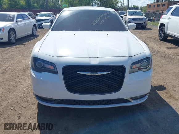 2015 Chrysler 300 S z VIN 2C3CCAGG6FH736320, wystawiony jako IAAI lot #42270198 z przebiegiem 131 549 mil mil oraz . Historia ofert i sprzedaży dostępna na DreamBid. Obrazek 12.