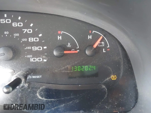 2008 Ford Econoline Cargo Commercial z VIN 1FTNE24L08DB53392, wystawiony jako IAAI lot #42557523 z przebiegiem 138 282 mil mil oraz . Historia ofert i sprzedaży dostępna na DreamBid. Obrazek 7.