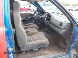1998 Dodge Dakota SLT with VIN 1B7FL26X4WS647242, listed as a IAAI auction lot 40359679 with Not Provided miles and . Bid and sale history available at carsss.com. Image 5.