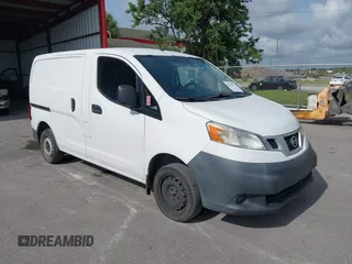 2014 Nissan NV200 S z VIN 3N6CM0KN4EK694988, wystawiony jako IAAI lot #42346577 z przebiegiem 121 990 mil mil oraz . Historia ofert i sprzedaży dostępna na DreamBid. Obrazek 1.