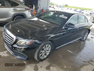 2018 Mercedes-Benz E 300 z VIN WDDZF4KB4JA441241, wystawiony jako Copart lot #60078565 z przebiegiem 174 817 mil mil oraz Czysty tytuł • Clean title. Historia ofert i sprzedaży dostępna na DreamBid. Obrazek 1.