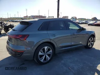 2024 Audi Q8 e-tron Premium z VIN WA14AAGE4RB012976, wystawiony jako Copart lot #46000915 z przebiegiem 42 333 mil mil oraz Szkoda całkowita • Salvage title. Historia ofert i sprzedaży dostępna na DreamBid. Obrazek 3.