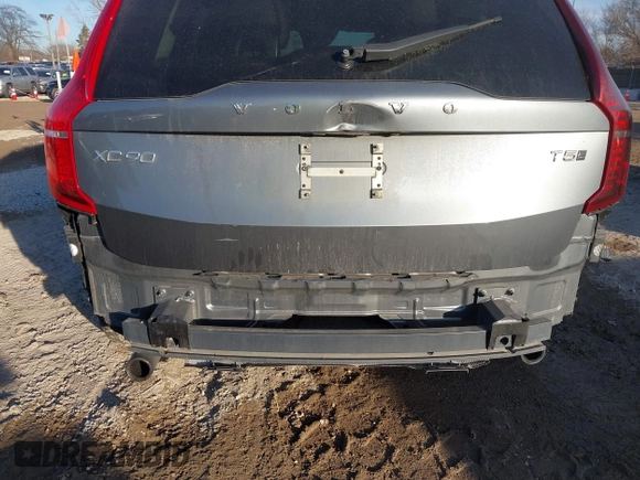 2019 Volvo XC90 Momentum with VIN YV4102PK0K1419547, listed as a IAAI auction lot 41501474 with 39,227 mi miles. Bid and sale history available at carsss.com. Image 6.