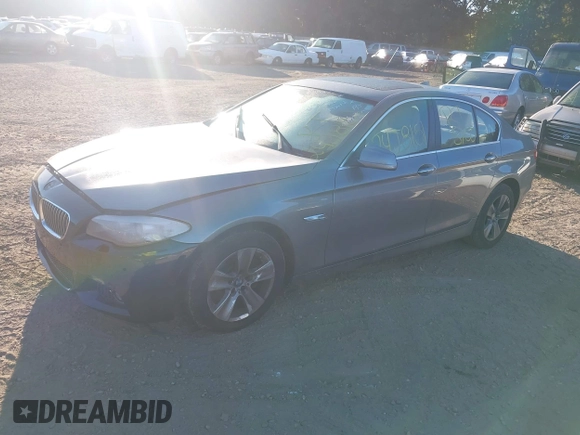 2013 BMW 5 Series 528i xDrive with VIN WBAXH5C5XDD112537, listed as a IAAI auction lot 40585977 with 999,999 mi miles. Bid and sale history available at carsss.com. Image 2.