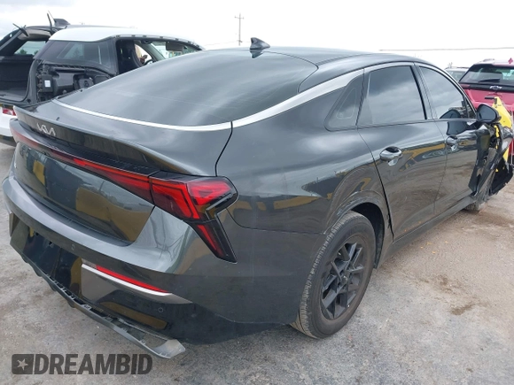 2025 Kia K5 LXS z VIN KNAG24J77S5316431, wystawiony jako IAAI lot #42072969 z przebiegiem 14 413 mil mil oraz . Historia ofert i sprzedaży dostępna na DreamBid. Obrazek 4.