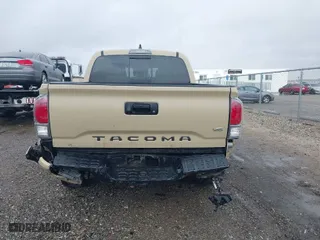 2020 Toyota Tacoma 4WD SR5 with VIN 3TMCZ5AN0LM340440, listed as a IAAI auction lot 41576373 with 98,843 mi miles. Bid and sale history available at carsss.com. Image 6.