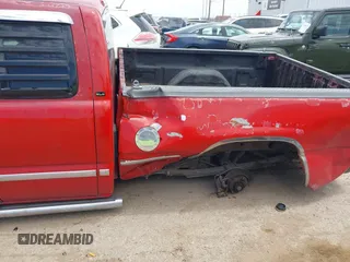 2002 GMC Sierra 1500 SLE z VIN 2GTEC19T121418817, wystawiony jako IAAI lot #42268546 z przebiegiem 337 179 mil mil oraz . Historia ofert i sprzedaży dostępna na DreamBid. Obrazek 6.
