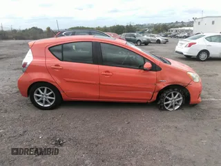 2013 Toyota Prius One z VIN JTDKDTB34D1033086, wystawiony jako IAAI lot #40364357 z przebiegiem 96 948 mil mil oraz . Historia ofert i sprzedaży dostępna na DreamBid. Obrazek 13.