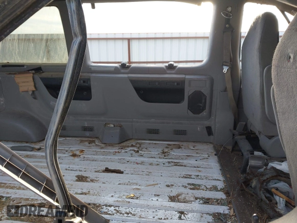 2000 Ford Econoline Passenger XL with VIN 1FBSS31L5YHB41693, listed as a IAAI auction lot 41850059 with 236,450 mi miles and . Bid and sale history available at DreamBid. Image 8.