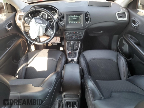 2019 Jeep Compass Latitude z VIN 3C4NJDBB2KT678537, wystawiony jako Copart lot #59527385 z przebiegiem 51 418 mil mil oraz Szkoda całkowita • Salvage title. Historia ofert i sprzedaży dostępna na DreamBid. Obrazek 8.