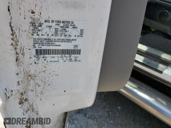 2007 Ford F-150 XL z VIN 1FTRF12227NA58960, wystawiony jako Copart lot #60405635 z przebiegiem 123 290 mil mil oraz Szkoda całkowita • Salvage title. Historia ofert i sprzedaży dostępna na DreamBid. Obrazek 12.