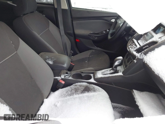 2013 Ford Focus SE z VIN 1FADP3F28DL337355, wystawiony jako IAAI lot #41000947 z przebiegiem 139 456 mil mil oraz . Historia ofert i sprzedaży dostępna na DreamBid. Obrazek 5.
