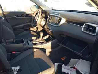 2019 Kia Sorento LX V6 with VIN 5XYPGDA51KG441757, listed as a IAAI auction lot 41768143 with 999,999 mi miles. Bid and sale history available at carsss.com. Image 5.