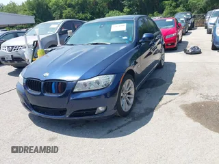 2011 BMW 3 Series 328i z VIN WBAPH7C56BE680769, wystawiony jako IAAI lot #42333900 z przebiegiem Nie podano mil oraz . Historia ofert i sprzedaży dostępna na DreamBid. Obrazek 2.