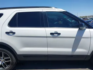 2017 Ford Explorer Sport z VIN 1FM5K8GT4HGA61316, wystawiony jako IAAI lot #42572392 z przebiegiem 92 860 mil mil oraz . Historia ofert i sprzedaży dostępna na DreamBid. Obrazek 13.