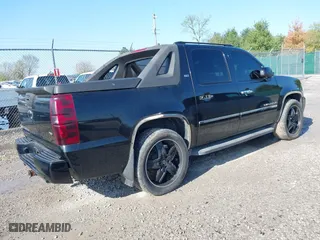 2008 Chevrolet Avalanche LT w/1LT with VIN 3GNFK12348G157837, listed as a IAAI auction lot 41969260 with 192,658 mi miles. Bid and sale history available at carsss.com. Image 4.