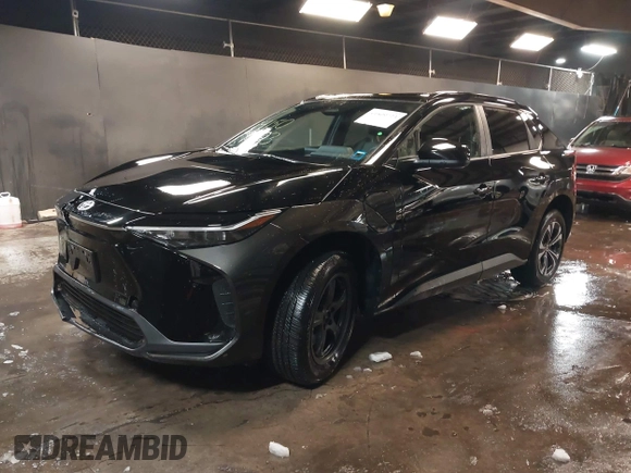2024 Toyota bZ4X XLE z VIN JTMAAAAA3RA043494, wystawiony jako IAAI lot #41509723 z przebiegiem 5 279 mil mil oraz . Historia ofert i sprzedaży dostępna na DreamBid. Obrazek 2.