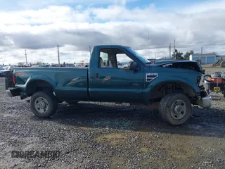 2008 Ford F-250 XL z VIN 1FTNF21588EB98948, wystawiony jako IAAI lot #41600877 z przebiegiem 179 802 mil mil oraz . Historia ofert i sprzedaży dostępna na DreamBid. Obrazek 13.