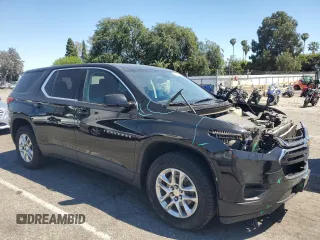 2018 Chevrolet Traverse LS z VIN 1GNERFKW5JJ255102, wystawiony jako Copart lot #56252255 z przebiegiem 82 385 mil mil oraz Szkoda całkowita • Salvage title. Historia ofert i sprzedaży dostępna na DreamBid. Obrazek 4.