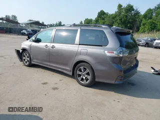 2019 Toyota Sienna SE z VIN 5TDEZ3DC9KS215829, wystawiony jako IAAI lot #42436801 z przebiegiem 126 585 mil mil oraz . Historia ofert i sprzedaży dostępna na DreamBid. Obrazek 3.