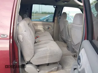 1999 GMC Suburban with VIN 1GKEC16R3XJ707787, listed as a IAAI auction lot 41826640 with 175,437 mi miles. Bid and sale history available at carsss.com. Image 8.