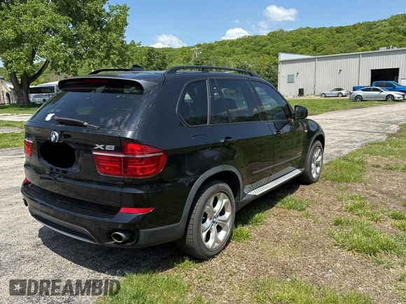 2013 BMW X5 xDrive35i z VIN 5UXZV4C53D0B00978, wystawiony jako Copart lot #56523455 z przebiegiem 170 241 mil mil oraz Czysty tytuł • Clean title. Historia ofert i sprzedaży dostępna na DreamBid. Obrazek 4.