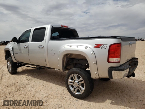 2011 GMC Sierra 2500HD SLE z VIN 1GT120C84BF232715, wystawiony jako Copart lot #50165864 z przebiegiem 143 862 mil mil oraz Szkoda całkowita • Salvage title. Historia ofert i sprzedaży dostępna na DreamBid. Obrazek 2.