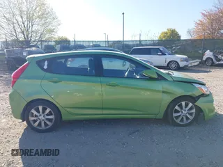 2014 Hyundai Accent SE z VIN KMHCU5AEXEU175389, wystawiony jako IAAI lot #42067176 z przebiegiem 124 741 mil mil oraz . Historia ofert i sprzedaży dostępna na DreamBid. Obrazek 13.