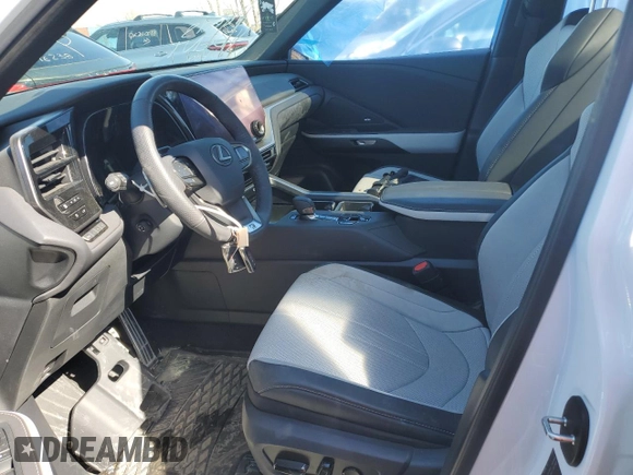 2024 Lexus TX 500h F Sport Premium z VIN 5TDABAB69RS002975, wystawiony jako Copart lot #51767135 z przebiegiem 11 894 mil mil oraz Czysty tytuł • Clean title. Historia ofert i sprzedaży dostępna na DreamBid. Obrazek 7.