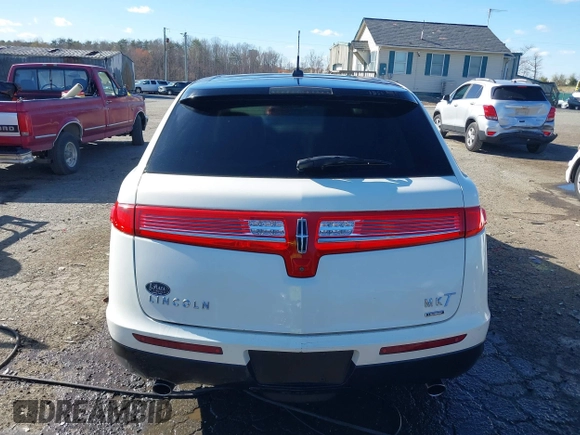 2013 Lincoln MKT EcoBoost with VIN 2LMHJ5AT8DBL55167, listed as a IAAI auction lot 41894396 with 121,114 mi miles. Bid and sale history available at carsss.com. Image 16.